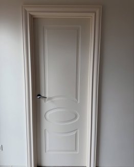 Interiérové dveře ELINA v dekoru Pearl s obložkovou zárubní Prestige