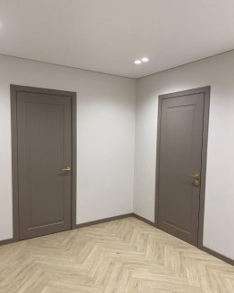 Model dveře Kremona 1 Dekor Cappuccino Soft ,podlahové lišty ve stejném dekoru 