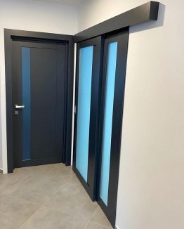 Moderní otočné a posuvné dveře. Model 2.71 U. Barva Antracit matná.