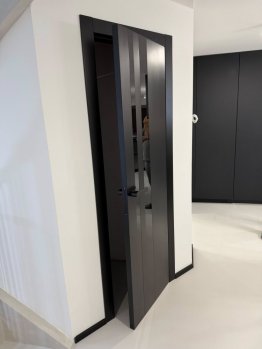 Bezfalcové Interiérové dveře Model K-42 Black s černým sklem Lacobel