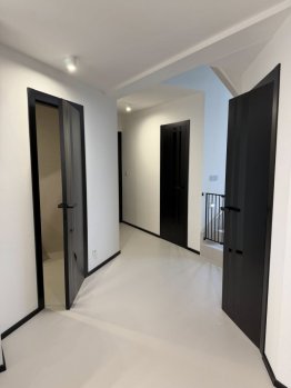 Bezfalcové Interiérové dveře Model K-42 Black s černým sklem Lacobel 