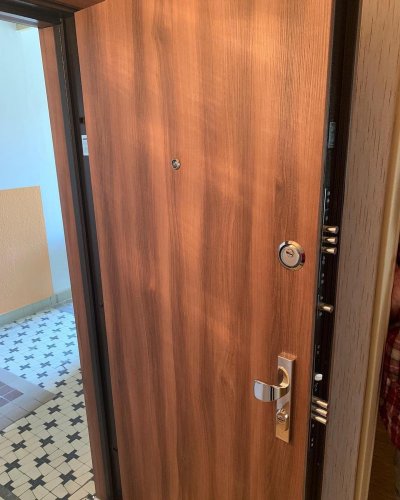 Bezpečnostní dveře bytové Praha ABWEHR - 900/2000