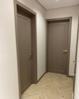 Model dveře Kremona 1 Dekor Cappuccino Soft ,podlahové lišty ve stejném dekoru 