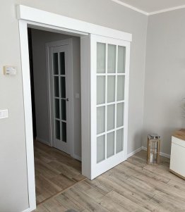 Posuvné klasické dveře do obýváku - model 102U