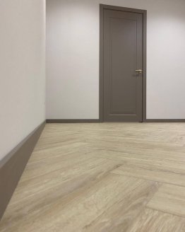 Model dveře Kremona 1 Dekor Cappuccino Soft ,podlahové lišty ve stejném dekoru 