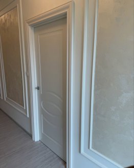 Interiérové dveře ELINA v dekoru Pearl s obložkovou zárubní Prestige